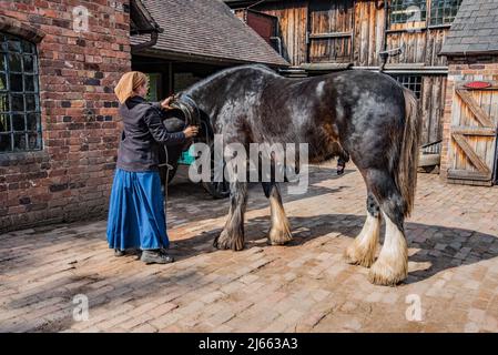 Blists Hill viktorianische Stadt, Teil der Ironbridge Gorge UNESCO Weltkulturerbe, Telford. Ein Freilichtmuseum mit Straßen, Geschäften, Geschäften, Industrie usw. Stockfoto