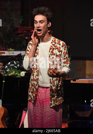 Fort Lauderdale, FL, USA. 27. April 2022. Jacob Collier tritt während der Djesse World Tour bei Revolution Live am 27. April 2022 in Fort Lauderdale, Florida, auf. Kredit: Mpi04/Media Punch/Alamy Live Nachrichten Stockfoto