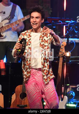 Fort Lauderdale, FL, USA. 27. April 2022. Jacob Collier tritt während der Djesse World Tour bei Revolution Live am 27. April 2022 in Fort Lauderdale, Florida, auf. Kredit: Mpi04/Media Punch/Alamy Live Nachrichten Stockfoto