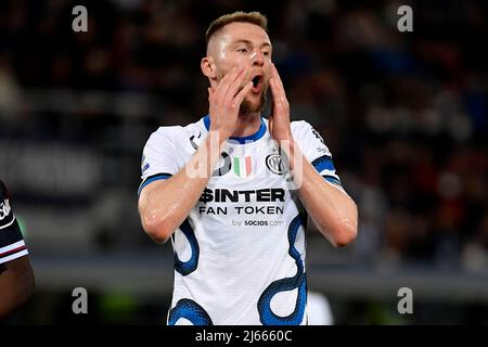 Milan Skriniar vom FC Internazionale reagiert während des Fußballspiels der Serie A zwischen dem FC Bologna und dem FC Internazionale im Stadion Renato Dall'Ara in Bo Stockfoto