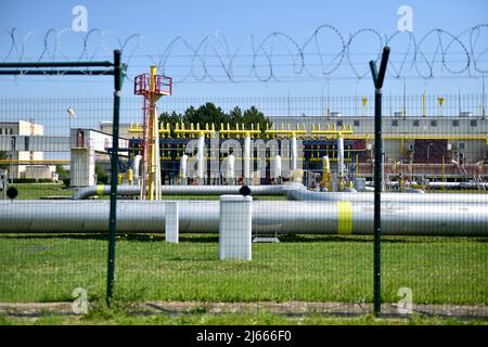 Breclav, Tschechische Republik. 28. April 2022. Kompressor-Tankstelle in Breclav, Teil des Getriebesystems NET4GAS, Tschechische Republik, 28. April 2022. Quelle: Vaclav Salek/CTK Photo/Alamy Live News Stockfoto