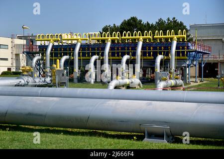 Breclav, Tschechische Republik. 28. April 2022. Kompressor-Tankstelle in Breclav, Teil des Getriebesystems NET4GAS, Tschechische Republik, 28. April 2022. Quelle: Vaclav Salek/CTK Photo/Alamy Live News Stockfoto