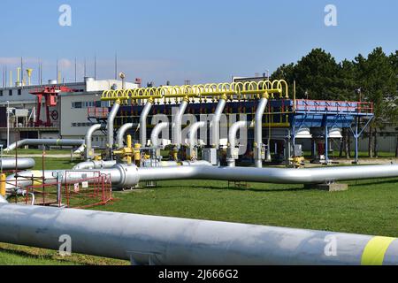 Breclav, Tschechische Republik. 28. April 2022. Kompressor-Tankstelle in Breclav, Teil des Getriebesystems NET4GAS, Tschechische Republik, 28. April 2022. Quelle: Vaclav Salek/CTK Photo/Alamy Live News Stockfoto