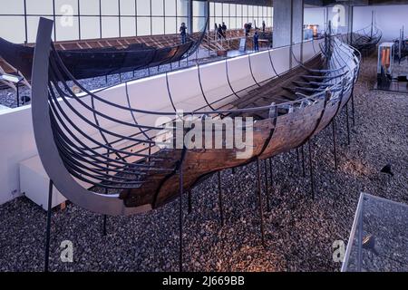 Überreste eines original Wikingerschiffs, Wikingerschiffmuseum, Roskilde, Dänemark Stockfoto