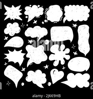 Eine Reihe von Sprechblasen mit handgezeichneten Dialogwörtern im Doodle-Stil. Verschiedene Formen der Rede für Comic-Figuren. Weiße Silhouetten auf Schwarz Stock Vektor