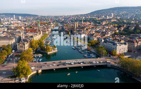 Luftaufnahme, Blick auf die Altstadt, Stadtansicht Zürich, Zürich und Zürich, Schweiz Stockfoto