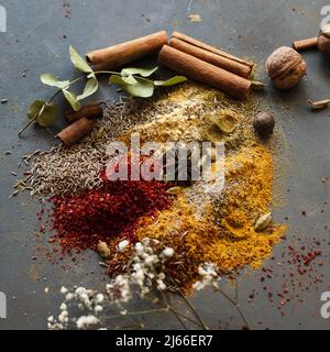 Asiatische Mischung Condiemts mit Nüssen Dalchini Stockfoto