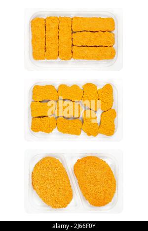 Vegane panierte Sticks, Nuggets und Stecklinge, in durchsichtigen Kunststoffschalen. Vegane Fischfinger, Nuggets und Schnitzelscheiben auf Basis von Soja- und Weizenprotein. Stockfoto