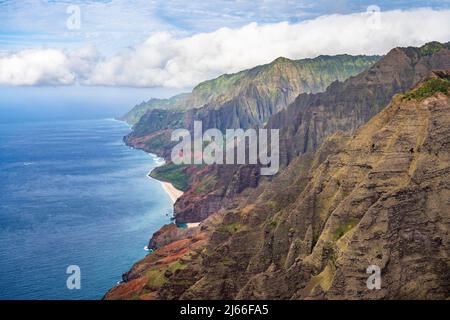 Luftaufnahme der zerklüftetenen Na Pali Coast, Napali Kueste, Kauai, Hawaii, USA Stockfoto