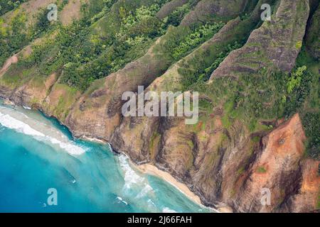 Luftaufnahme der zerklüftetenen Na Pali Coast, Napali Kueste, Kauai, Hawaii, USA Stockfoto