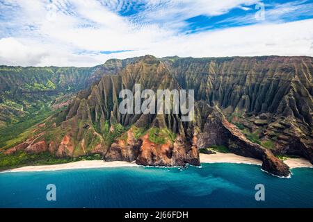 Luftaufnahme der zerklüftetenen Na Pali Coast, Napali Kueste, Kauai, Hawaii, USA Stockfoto