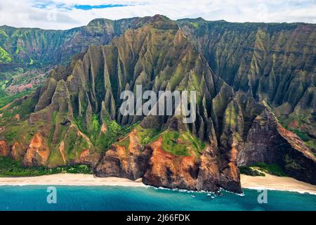 Luftaufnahme der zerklüftetenen Na Pali Coast, Napali Kueste, Kauai, Hawaii, USA Stockfoto