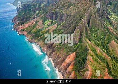 Luftaufnahme der zerklüftetenen Na Pali Coast, Napali Kueste, Kauai, Hawaii, USA Stockfoto