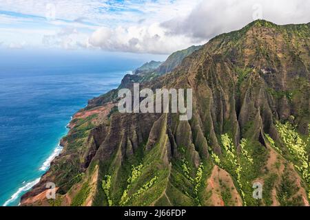 Luftaufnahme der zerklüftetenen Na Pali Coast, Napali Kueste, Kauai, Hawaii, USA Stockfoto