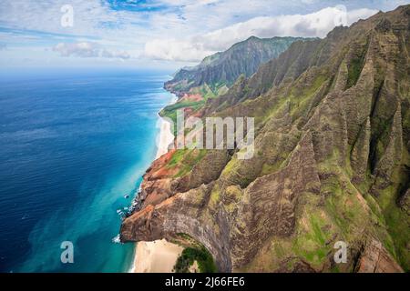 Luftaufnahme der zerklüftetenen Na Pali Coast, Napali Kueste, Kauai, Hawaii, USA Stockfoto