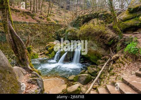 Luxemburg, Wasserfall Schiessentumpel in der Zwarte Ernz Stockfoto
