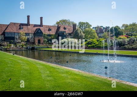 Das Laborgebäude im Arts and Crafts-Stil ist ein ikonisches historisches Wahrzeichen in Wisley Garden, Surrey, Großbritannien Stockfoto