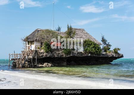 The Rock, Restaurant am Strand von Pingwe, Ostkueste, Sansibar, Unguja, Tansania Stockfoto