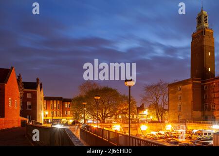 Morgendämmerung im Stadtrat von Norwich, Norfolk, England. Stockfoto