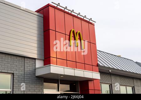 Ottawa, Kanada - 11. Juli 2021: Eingang zum McDonald's Fast-Food-Restaurant Stockfoto