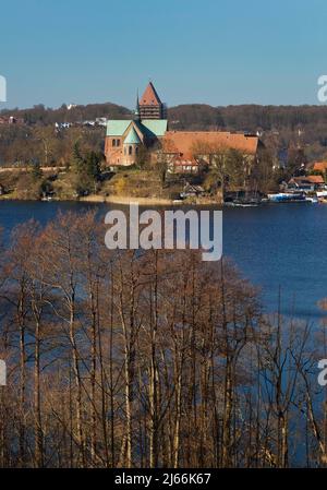 Schöne Aussicht auf Ratzeburg mit dem Domsee und dem Dom, Baek, Naturpark Lauenburgische Seen, Schleswig-Holstein, Deutschland Stockfoto