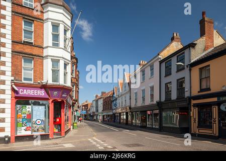 Frühlingsnachmittag im Stadtzentrum von Norwich, Norfolk, England. Stockfoto