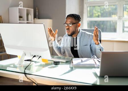 Wütend Schreiende Ausdruck Und Emotion Mit Laptop-Computer Stockfoto