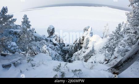 Lena säulte im Winter am Ufer des Lena-Flusses Yakutia Stockfoto