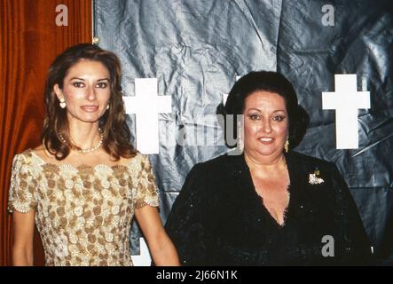 Montserrat Caballe, spanische Opernsängerin der Stimmlage Sopran (rechts), mit Tochter Montserrat Marti Montsita Caballe, Deutschland um 1994. Stockfoto