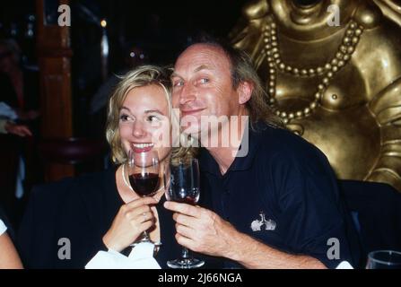 Otto Waalkes, deutscher Komiker und Schauspieler, mit seiner zweiten Frau Eva Hassmann, Deutschland um 2002. Stockfoto