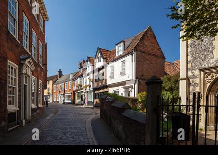 Frühlingsnachmittag auf der Princes Street in Norwich, Norfolk, England. Stockfoto