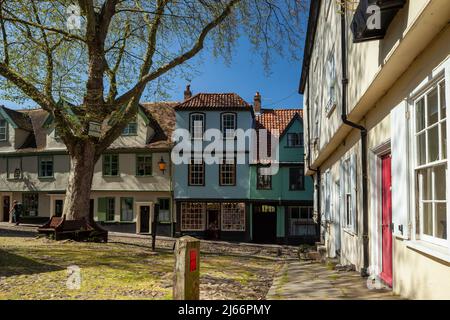 Frühlingsnachmittag auf dem Elm Hill in Norwich, England. Stockfoto