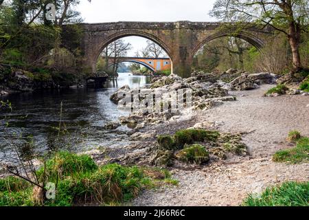 Zwei Brücken über den Fluss Lune, Cumbria, Großbritannien Stockfoto