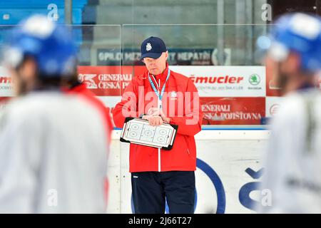 Pilsen, Tschechische Republik. 28. März 2022. Trainer Kari Jalonen nimmt am 28. März 2022 an der Ausbildung der tschechischen Eishockeymannschaft in Pilsner, Tschechien, Teil. Kredit: Miroslav Chaloupka/CTK Foto/Alamy Live Nachrichten Stockfoto