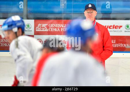 Pilsen, Tschechische Republik. 28. März 2022. Trainer Kari Jalonen nimmt am 28. März 2022 an der Ausbildung der tschechischen Eishockeymannschaft in Pilsner, Tschechien, Teil. Kredit: Miroslav Chaloupka/CTK Foto/Alamy Live Nachrichten Stockfoto
