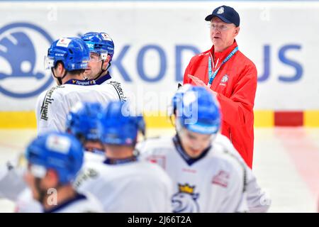 Pilsen, Tschechische Republik. 28. März 2022. Trainer Kari Jalonen nimmt am 28. März 2022 an der Ausbildung der tschechischen Eishockeymannschaft in Pilsner, Tschechien, Teil. Kredit: Miroslav Chaloupka/CTK Foto/Alamy Live Nachrichten Stockfoto
