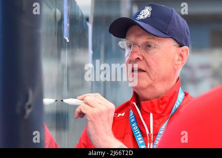 Pilsen, Tschechische Republik. 28. März 2022. Trainer Kari Jalonen nimmt am 28. März 2022 an der Ausbildung der tschechischen Eishockeymannschaft in Pilsner, Tschechien, Teil. Kredit: Miroslav Chaloupka/CTK Foto/Alamy Live Nachrichten Stockfoto