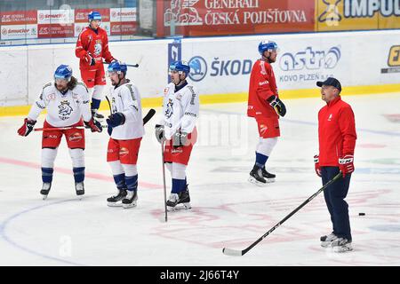 Pilsen, Tschechische Republik. 28. März 2022. Das Training der tschechischen Eishockeynationalmannschaft mit Cheftrainer Kari Jalonen in Pilsner, Tschechische Republik, 28. März 2022. Kredit: Miroslav Chaloupka/CTK Foto/Alamy Live Nachrichten Stockfoto