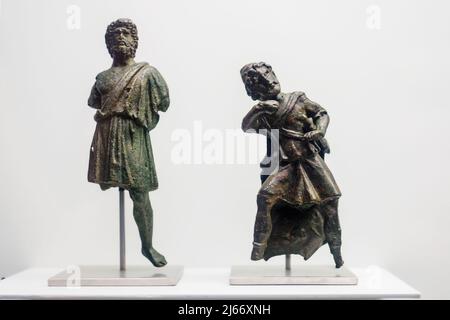 Mars und Vulcan Römer. Erste Hälfte des 1.. Jahrhunderts Bronze Cordoba. Innenhof der Orangenbäume der Moschee Archäologisches und Ethnologisches Museum von Córdoba Stockfoto