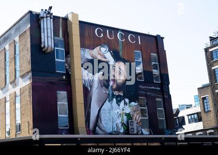 Gucci Werbespot Wandgemälde #GucciLoveParade der US-amerikanische Schauspieler Jared Leto an der Wand Elys Yard Old Trumans Brewery in der Nähe der Brick Lane East London Großbritannien KATHY DEWITT Stockfoto