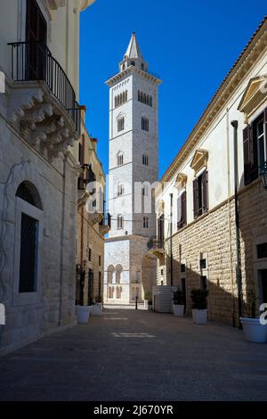 Kathedrale in Trani ist eine römisch-katholische Kathedrale, die dem Heiligen Nikolaus dem Pilger in Trani, Apulien (Apulien), Italien, gewidmet ist. Stockfoto