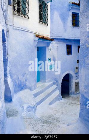 Typische Straßenszene Chefchaouen Marokko Stockfoto