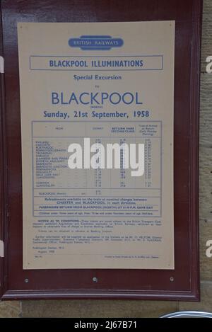 Ein Vintage-Poster der British Railways, auf dem ein besonderer Ausflug zu den Blackpool Illuminations, 1958, angezeigt wird Stockfoto