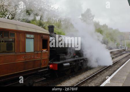 NYR (North Yorkshire Railway) Dampfzug im Bahnhof Grosmont. Stockfoto