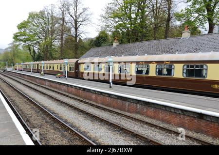 NYR Pullman Kutschen ( Robin) im Bahnhof Grosmont Stockfoto