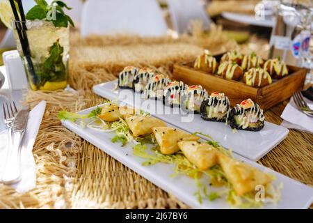 Traditionelle marokkanische Küche in Marrakesch mit Couscous Sushi Stockfoto