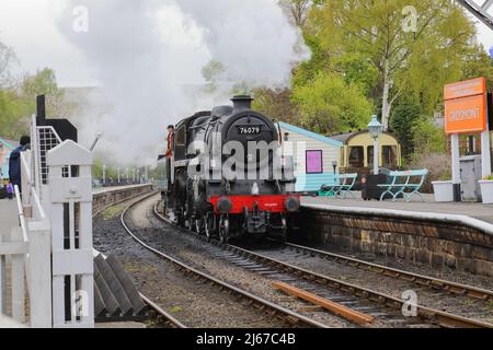 NYR (North Yorkshire Railway) Dampfzug im Bahnhof Grosmont. Stockfoto