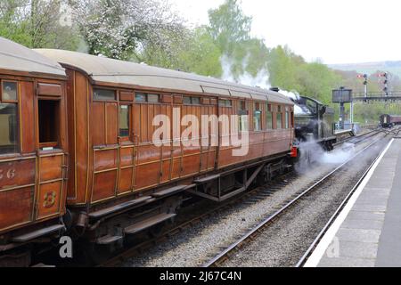 NYR (North Yorkshire Railway) Dampfzug im Bahnhof Grosmont. Stockfoto