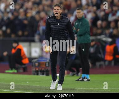 London, Großbritannien. 28.. April 2022. Oliver Glasner Trainer von Eintracht Frankfurt während des UEFA Europa League Spiels im London Stadium, London. Bildnachweis sollte lauten: Paul Terry / Sportimage Kredit: Sportimage/Alamy Live News Stockfoto