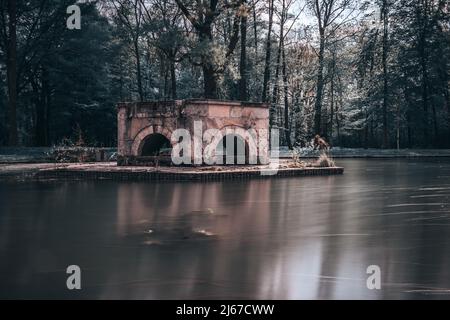 Die Schlösser von Laxenburg befinden sich in der Gemeinde Laxenburg in Niederösterreich im Schlosspark befindet sich das alte Schloss und die Franzensburg Stockfoto